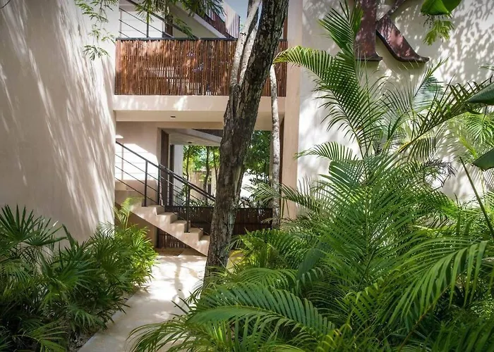 New Loft! Jungle Gym Pool Apartment
